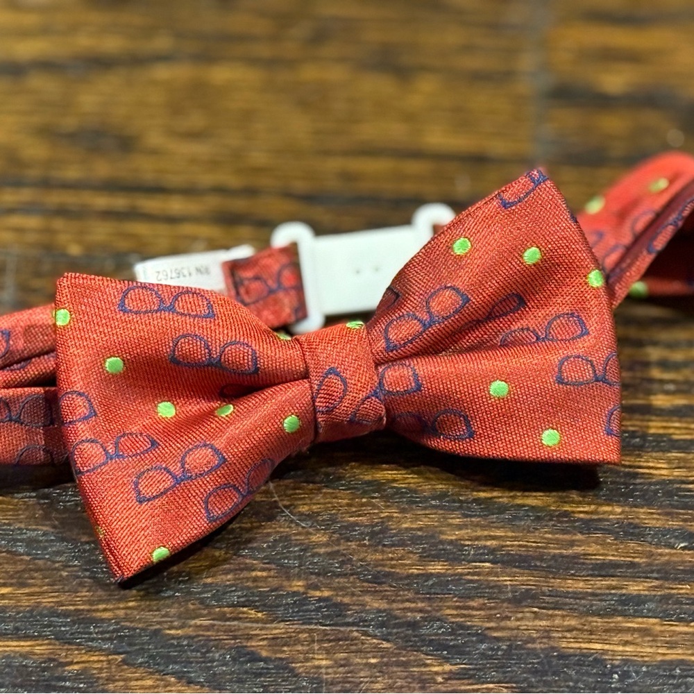 NWT Boy’s Adjustable Pre-tied Red Bow Tie with Glasses Print & Green Dot Design